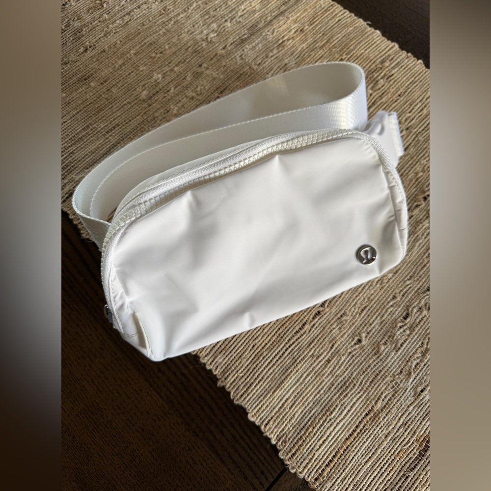 NWOT Lululemon Everywhere Belt Bag 1L White
